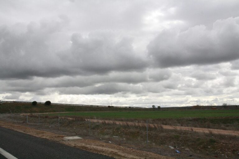 Las temperaturas subirán este sábado pero el domingo llegará un frente con nubes y lluvia