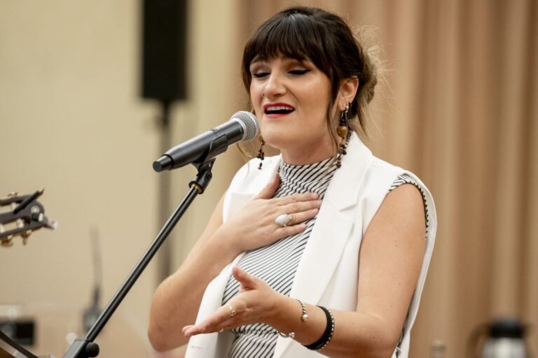 Rozalén participa en un concierto en Madrid en solidaridad con Gaza