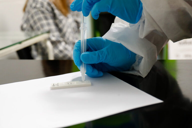 Alertan de la circulación de test falsificados de Covid y gripe en el mercado europeo