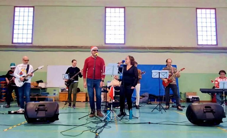 Concierto benéfico interbandas en el IES Airén de Tomelloso a favor de los afectados por la Dana
