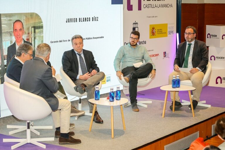 Javier Navarro participa en unas jornadas sobre contratación pública responsable en Toledo