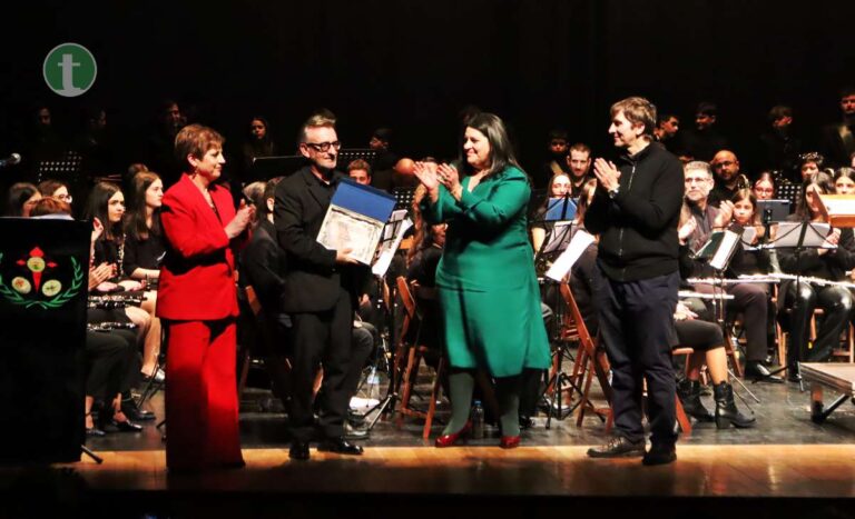 Miguel Carlos Gómez emociona con su pregón: “Sin música la Semana Santa no tendría alma»