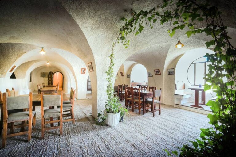 Una joya subterránea de origen árabe donde puedes comer y tomarte un vino, y está en Albacete