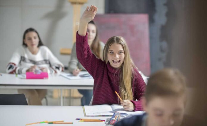 estudiantes-en-clase-2025-03-20_13-54