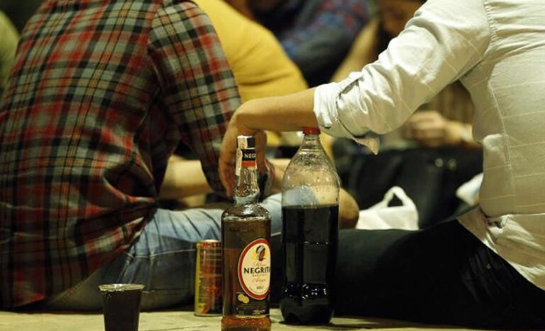 El Gobierno aprueba una ley que permitirá hacer pruebas de alcoholemia a menores en centros educativos