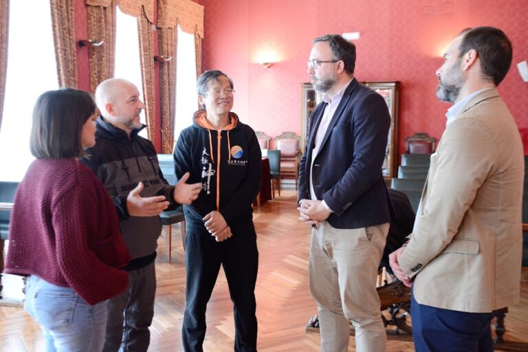 El Maestro Internacional de Artes Marciales Liming Yue visita Tomelloso por tercera vez