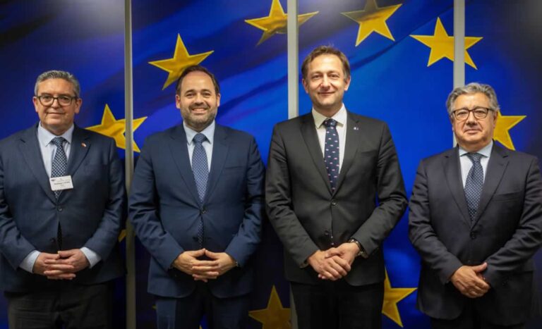 Núñez presenta ante Christophe Hansen las demandas de la agricultura y la ganadería de Castilla-La Mancha
