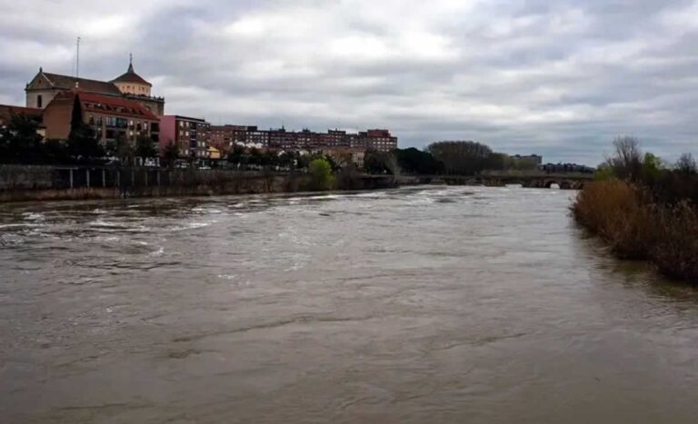 Envían alerta a móviles de municipios del Alberche, con desalojos en Escalona y seguimiento constante del Tajo en Talavera