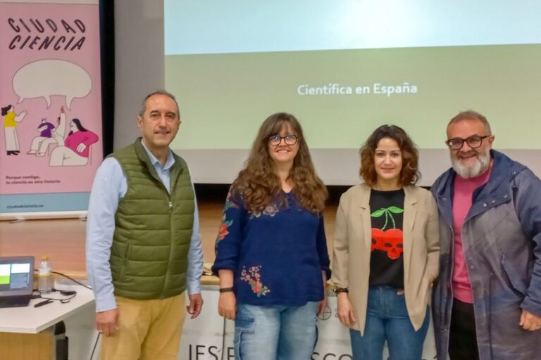 Unos 200 alumnos del García Pavón de Tomelloso se acercan a la ciencia con una conferencia