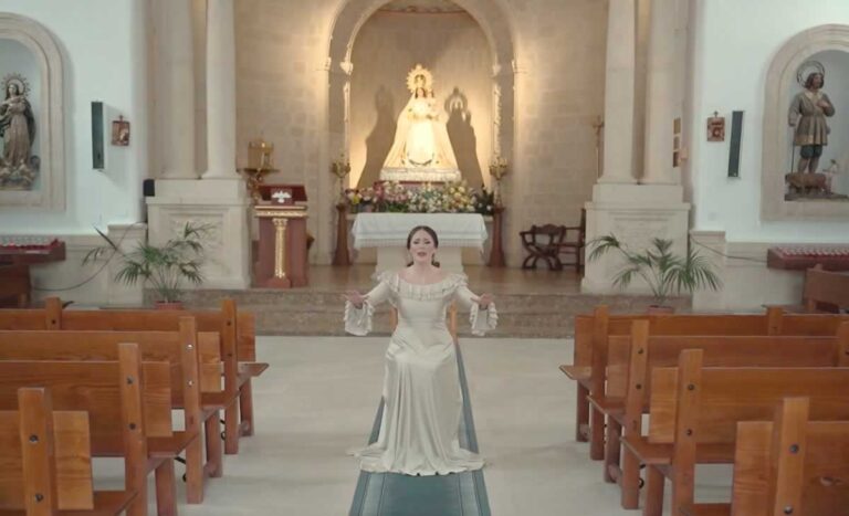 Cristina Correas presenta «A mi Virgen de las Viñas», dedicada a la patrona de Tomelloso