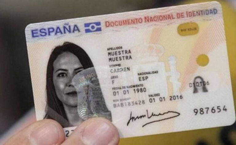 Aprobado el DNI digital: registrarse en un hotel, alquilar un coche o recoger un paquete, entre sus funciones