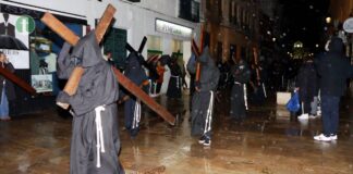 El Silencio se impone en Tomelloso en una madrugada de fe bajo la lluvia Semana Santa de Tomelloso 2024