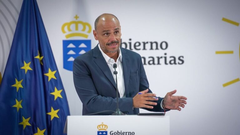 Canarias recomienda a Page que sea «solidario» como el resto de España con los menores migrantes