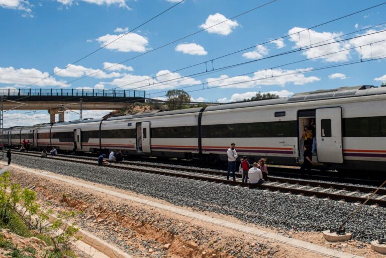 Los afectados por el apagón podrán reclamar el reembolso de sus billetes de avión, tren o autobús