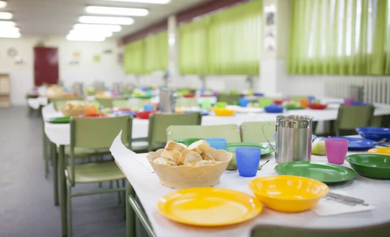¿Adiós a los dulces en el cole? Así cambiarán los menús escolares en toda España