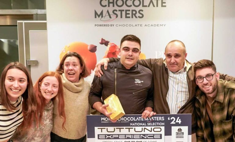 Valverde destaca la proyección del alcazareño Jesús Quirós, reconocido como el mejor maestro chocolatero de España