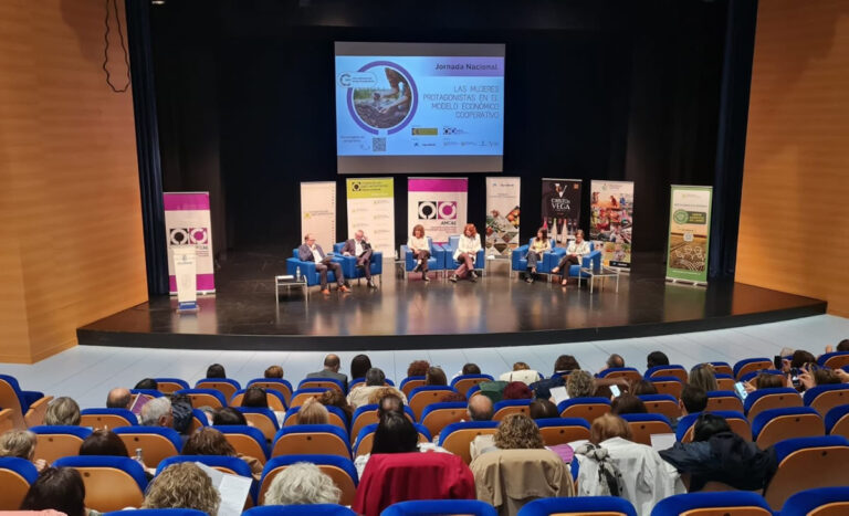 La Jornada de AMCAE visibiliza el papel esencial de las mujeres en el medio rural
