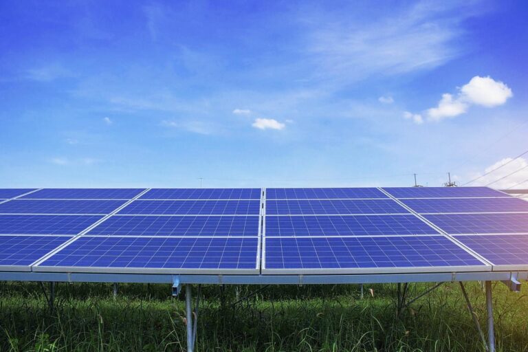 Castilla-La Mancha, Andalucía y Extremadura generan más del 70 % de energía solar española