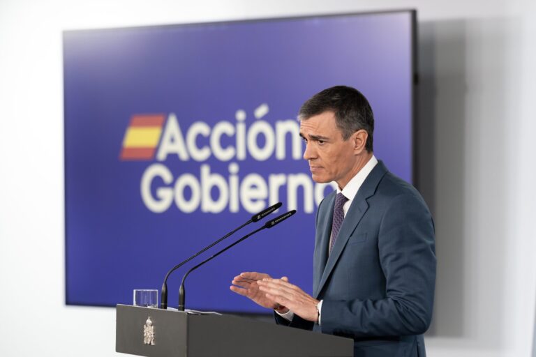 El 59,6 % de los españoles valora insuficiente la información del Gobierno durante el apagón, según el CIS