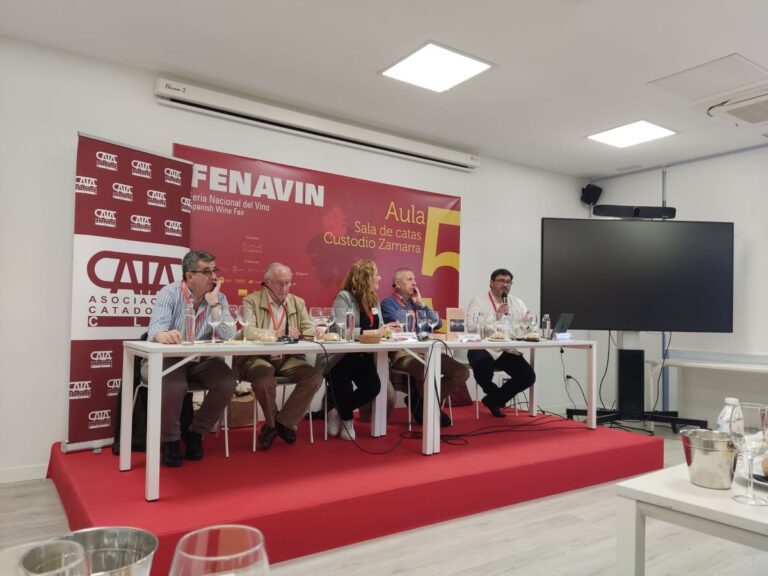Intensa actividad de la Asociación Regional de Catadores de C-LM en Fenavin