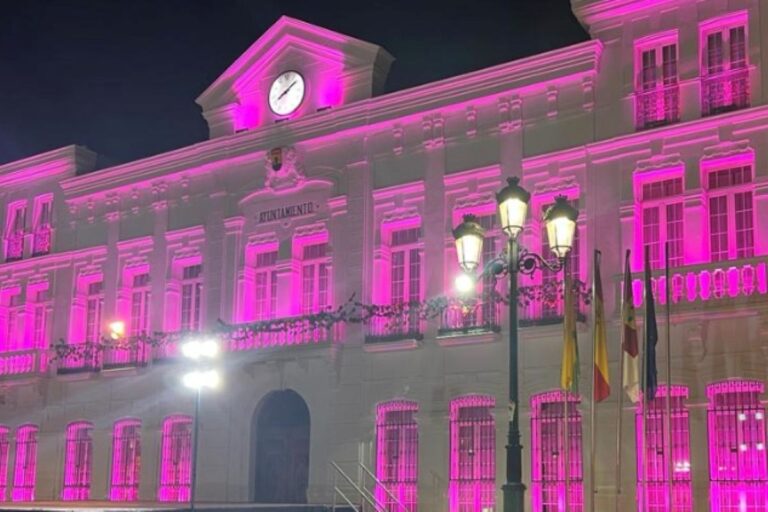 El Ayuntamiento de Tomelloso se iluminará de rosa por el Día Mundial de la Esofagitis Eosinofílica