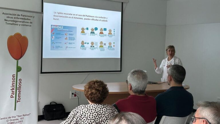 La Unidad de Salud Bucodental de Tomelloso da una charla sobre enfermedades degenerativas en el nuevo Centro de Salud