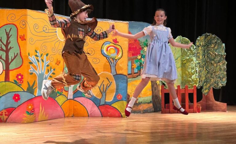 Éxito del coro del CEIP José Mª del Moral con “El mago de Oz” en el Auditorio López Torres