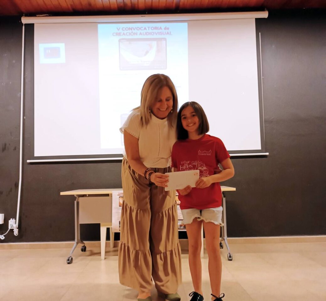 La Biblioteca de Tomelloso reparte cheques de 50 euros a los ganadores de la Convocatoria de Creación Audiovisual