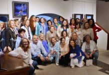 La Asociación Cultural Arrakis tiñe de azul la Posada de los Portales con su nueva exposición