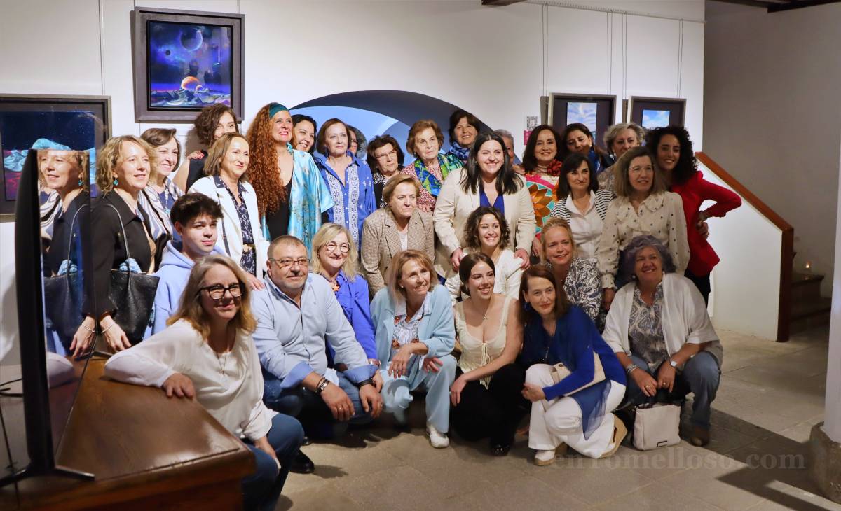 La Asociación Cultural Arrakis tiñe de azul la Posada de los Portales con su nueva exposición