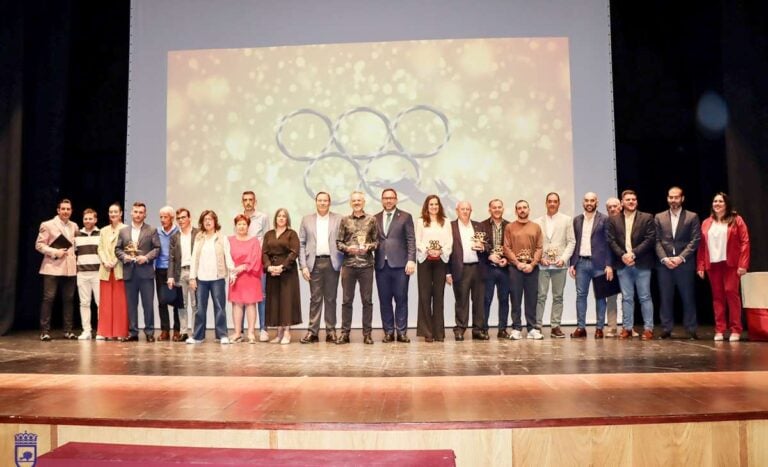 Javier Navarro ensalza el papel del atletismo local y anuncia nuevas mejoras en instalaciones en la Gala del Deporte 2025