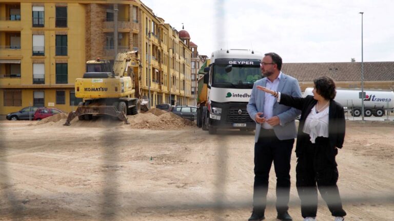 Arrancan las obras de 87 plazas de aparcamiento junto al nuevo centro de salud de Tomelloso