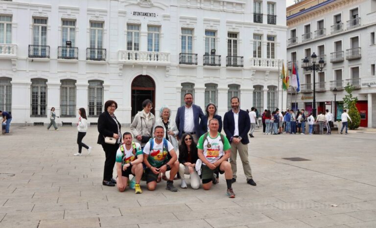 Víctor, un Guardia Civil que no se detiene, llega a Tomelloso: mil kilómetros contra el cáncer