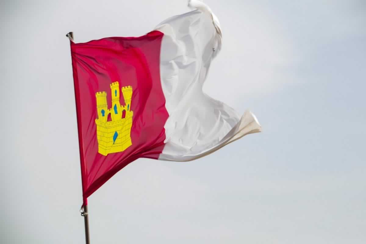 Banderas históricas de Castilla-La Mancha y su evolución