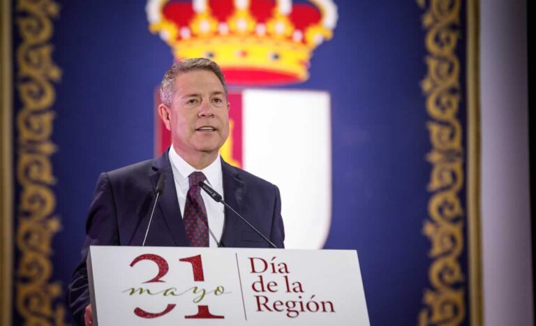 Page afirma que el Estatuto no meterá «en ningún problema» al Congreso porque es «leal» a la Constitución