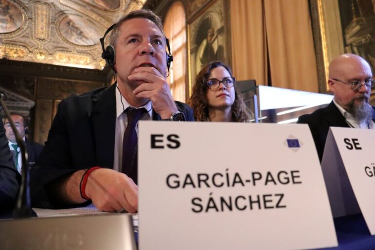 Page describe como «esencial» la supervivencia del viñedo tradicional y los «etiquetados sencillos» del vino
