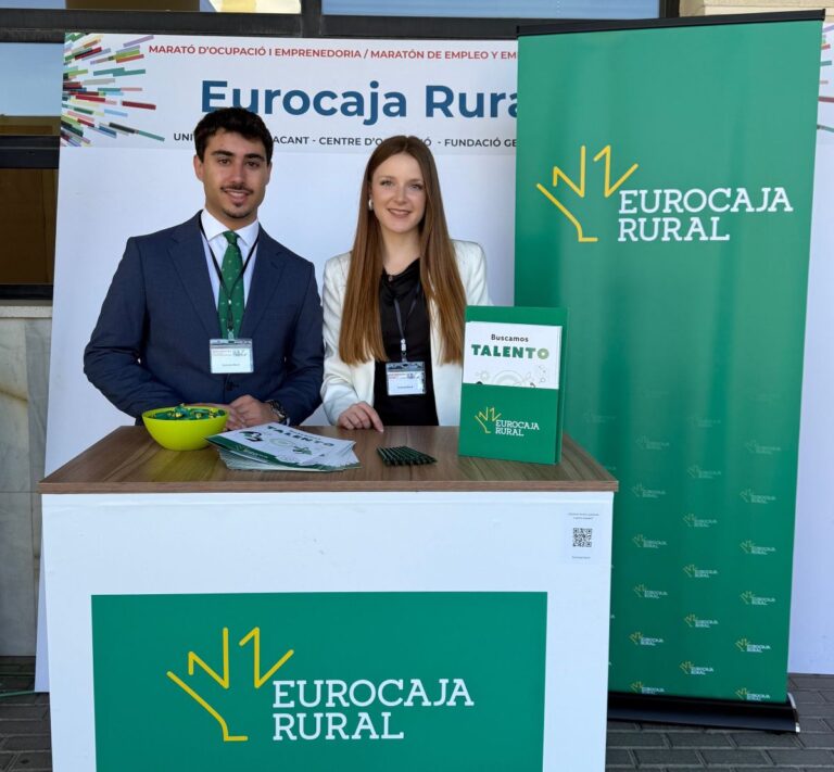 Eurocaja Rural acerca nuevas oportunidades laborales a los estudiantes en el Foro de Empleo de Alicante