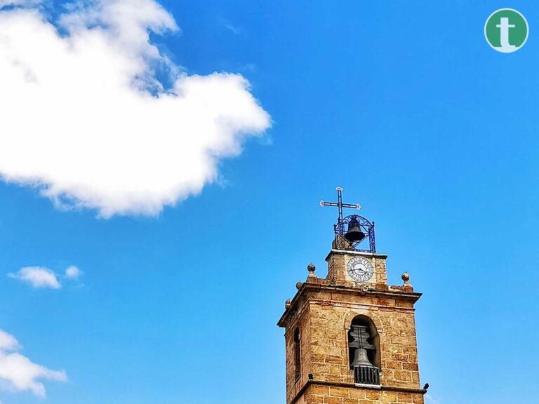 Fumata blanca y repique de campanas