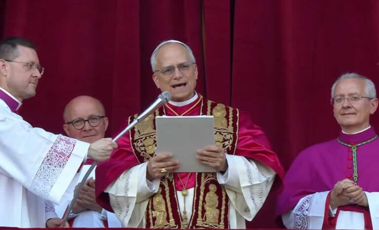León XIV, primer papa estadounidense, sucede a Francisco al frente de la Iglesia Católica