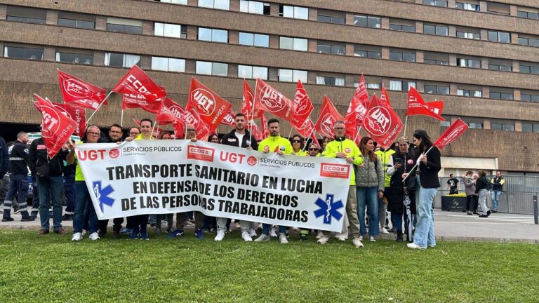 UGT y CCOO critican a la dirección del Sescam por «lavarse las manos» en el conflicto laboral de las ambulancias