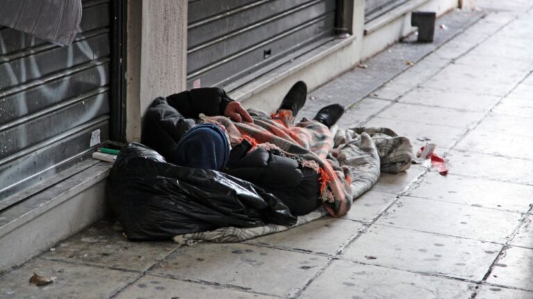 La Estrategia de Atención a Personas sin hogar de C-LM 2025-2030 cuenta con 19 millones para erradicar la pobreza severa