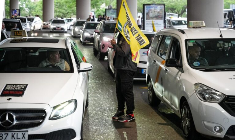 Los taxistas preparan nuevas movilizaciones para frenar las nuevas licencias de Cabify