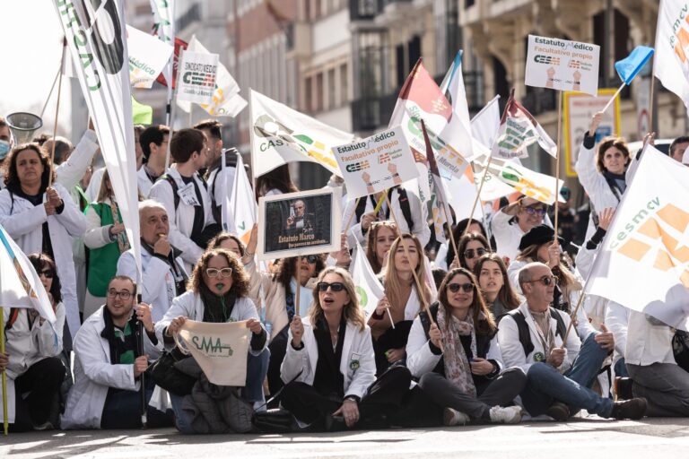 Los médicos van a la huelga para exigir un Estatuto Marco que reconozca la singularidad de su profesión