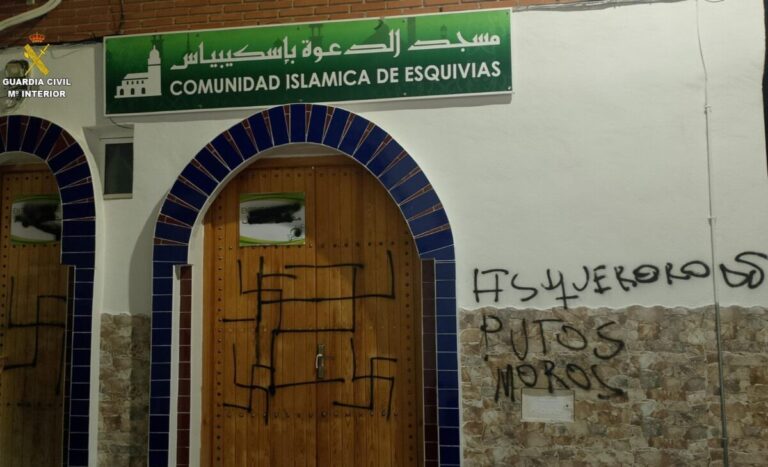 Investigado por hacer pintadas xenófobas y dejar carne de cerdo ante un templo musulmán en Esquivias