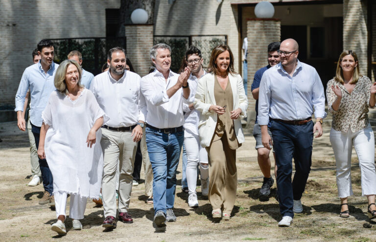 Núñez cree que Page no fuerza generales porque necesita a Sánchez en Moncloa para alargar su «papel de socialista bueno»