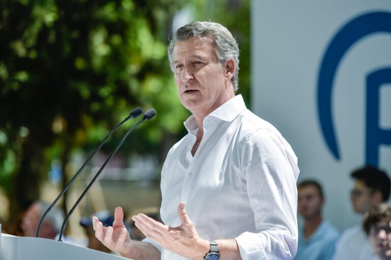 Feijóo dice que Sánchez no está «limpio»