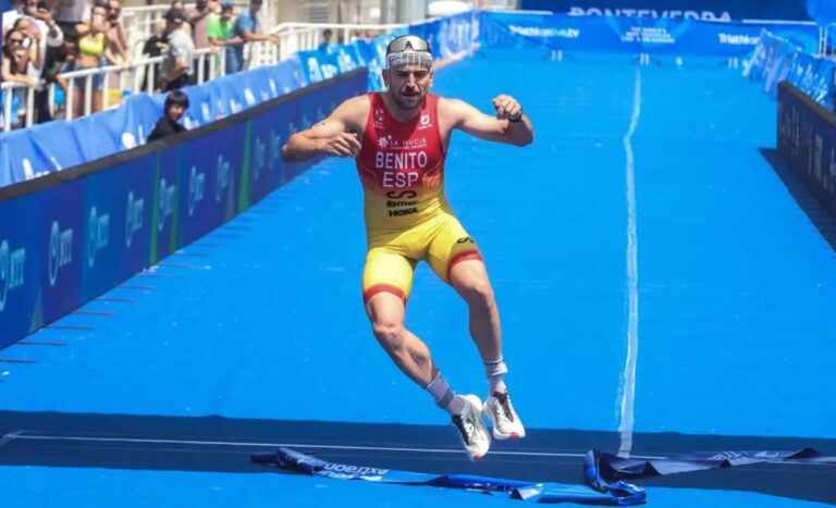 Antonio Benito revalida su título mundial de triatlón de larga distancia con una contundente victoria