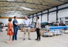 Navarro visita Talleres Jesús Morales, referente nacional en innovación para la industria vinícola