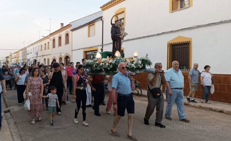 San Antonio de Padua sale a la calle en procesión por su barrio