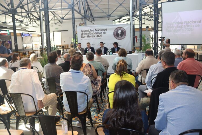 C-LM apoya y reconoce el papel de los sumilleres como prescriptores de los vinos de calidad de la región